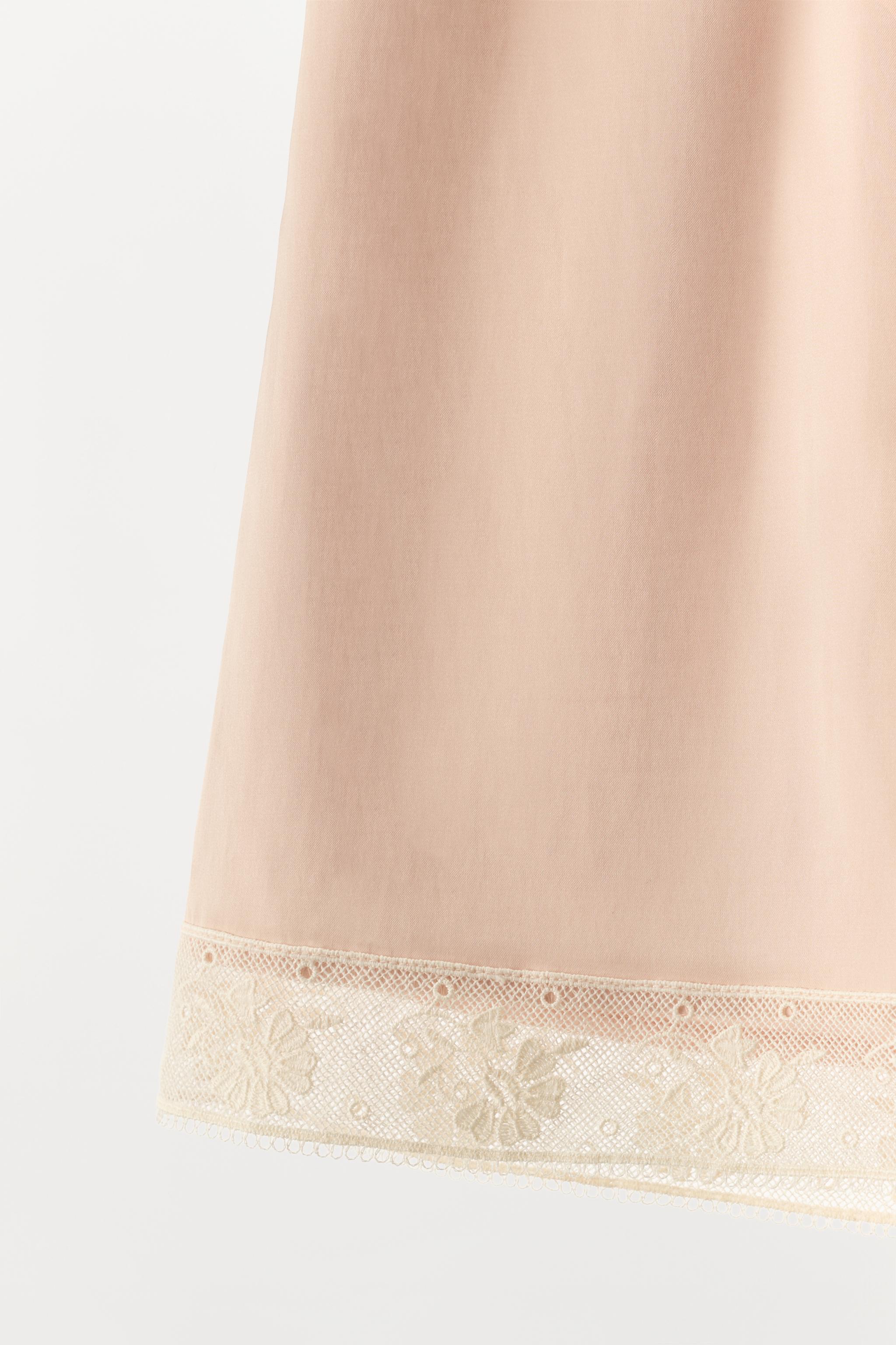 SATIN EFFECT LACE SHORTS